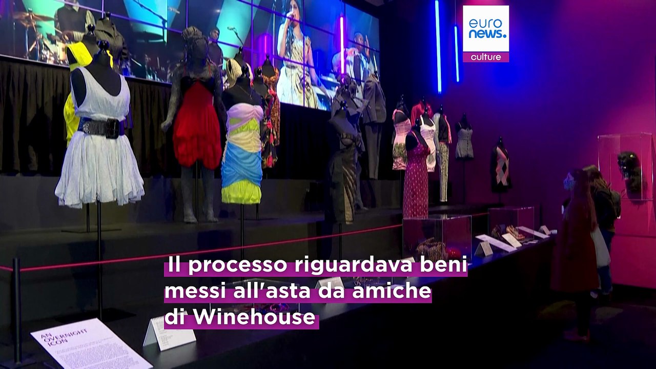 Il padre di Amy Winehouse è stato condannato a pagare quasi un milione di sterline alle amiche