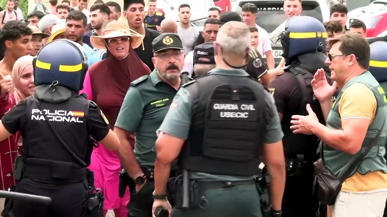 Chaos at Ceuta border as migrants surge toward Spain