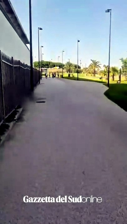 Passeggiata nella nuova fiera di Mesisna a bordo di due SH. Il video del degrado