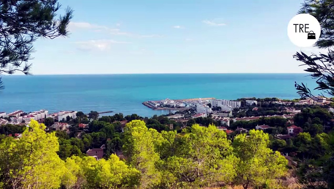 El eclipse solar desde un castillo templario: el pueblo tranquilo con recetas de paella clásica más bonito del Mediterráneo