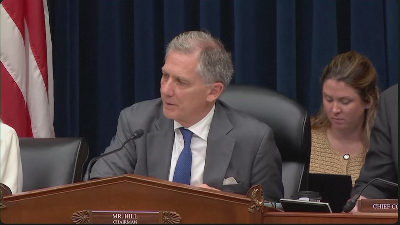 "THIS PRESIDENT IS INTERESTED IN MAKING MONEY": REP. AL GREEN DESTROYS TRUMP IN FRONT OF THE FED BOSS