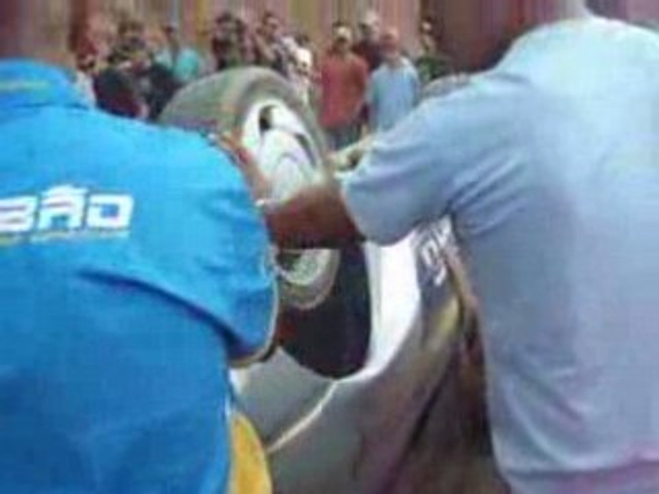 Accident de rallye incomprehensible.