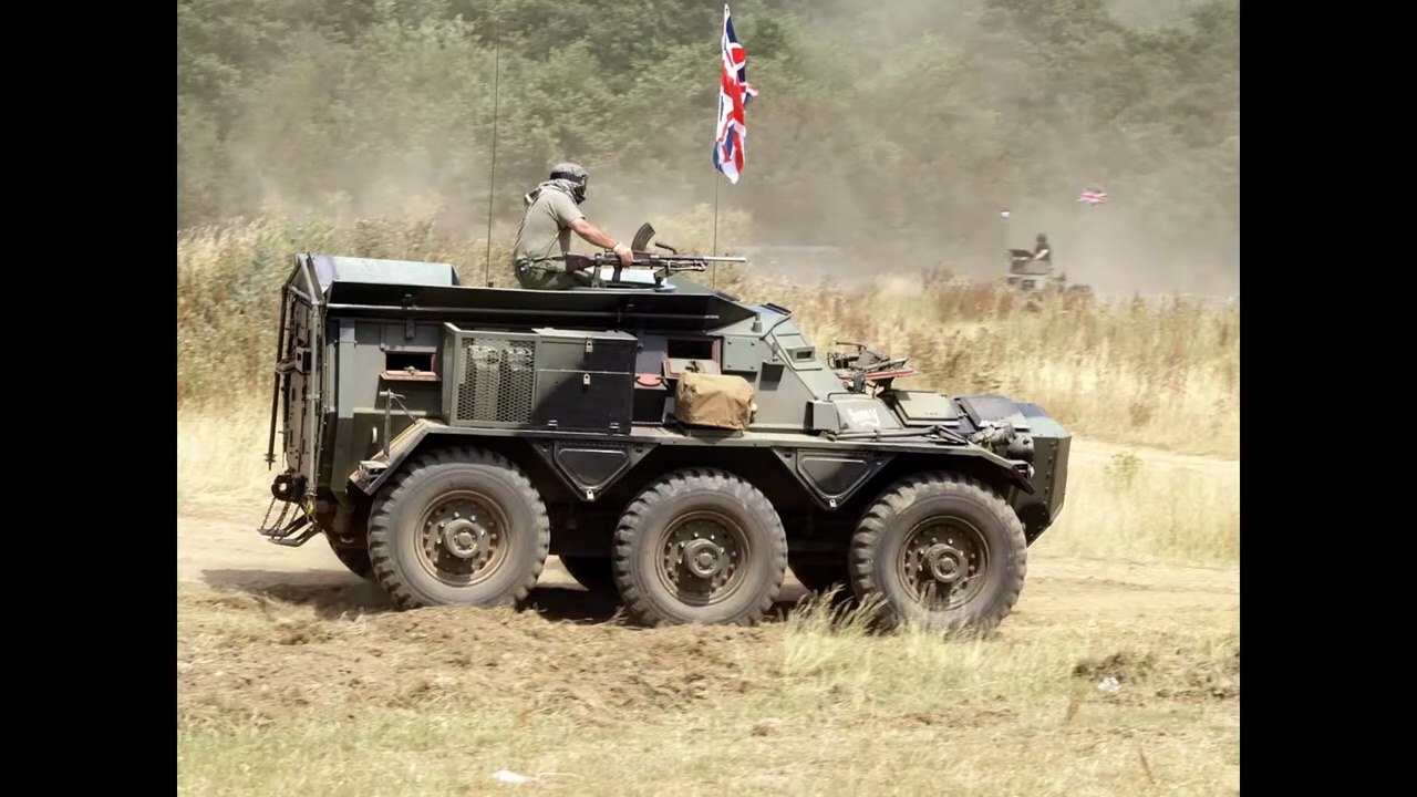 LES PLUS BEAUX VÉHICULES DE L'ARMÉE -  LES CAMIONS