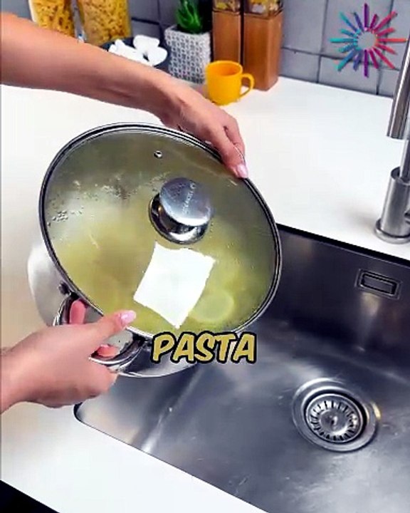 Quick pasta straining hack🍝