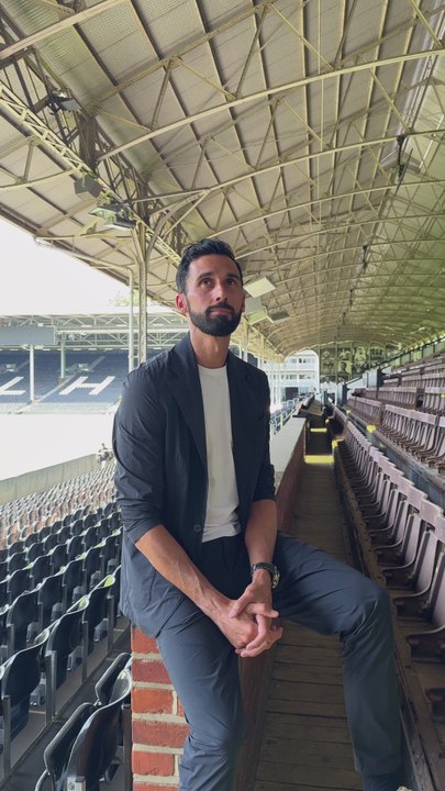 La primera imagen de Arbeloa con el Fulham ya es carne de memes para años