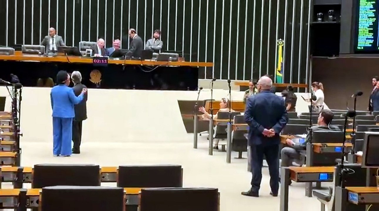 Deputadas Julia Zanatta e Jack Rocha discutem em sessão sobre PL da Misoginia.