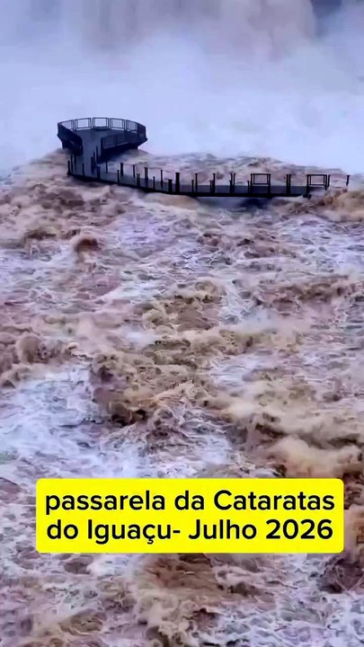Águas ultrapassam passarela das Cataratas do Iguaçu no PR devido a chuva