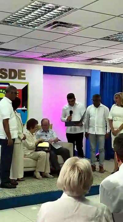 Alcalde Dío Astacio entrega la Llave de la Ciudad a Pepín Corripio