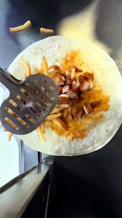 How To Make a French Tacos Meat with Gruyère cheese sauce & fries #BR3 #Tacos #Foodie #Foodlover #Food (5)