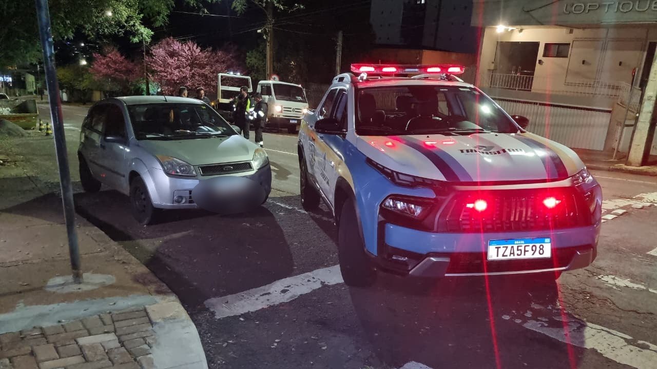Fiesta com 38 multas é apreendido pela Transitar em Cascavel