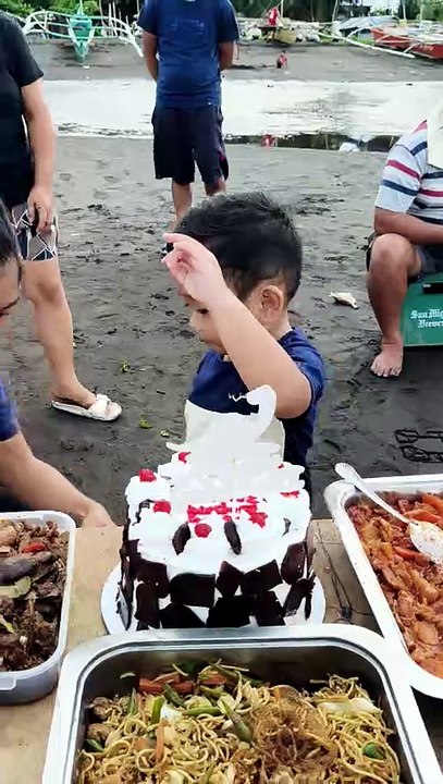 Kanindot sa birthday cake ni Isaiah 🎂