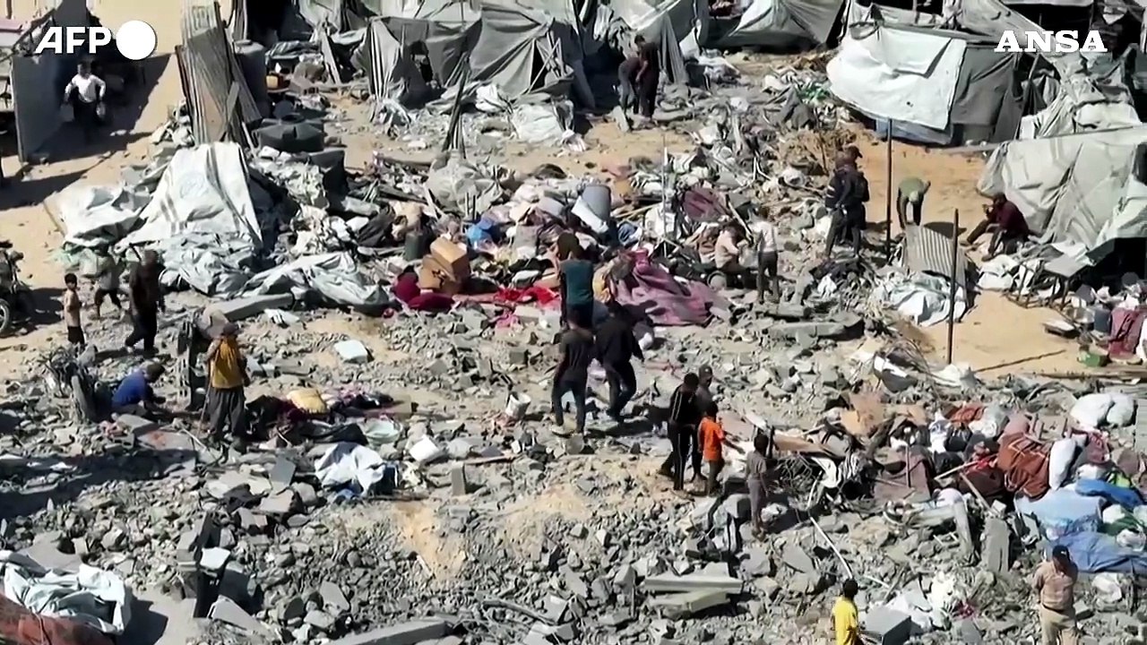 Raid nel sud di Gaza, distruzione ad Al-Mawasi