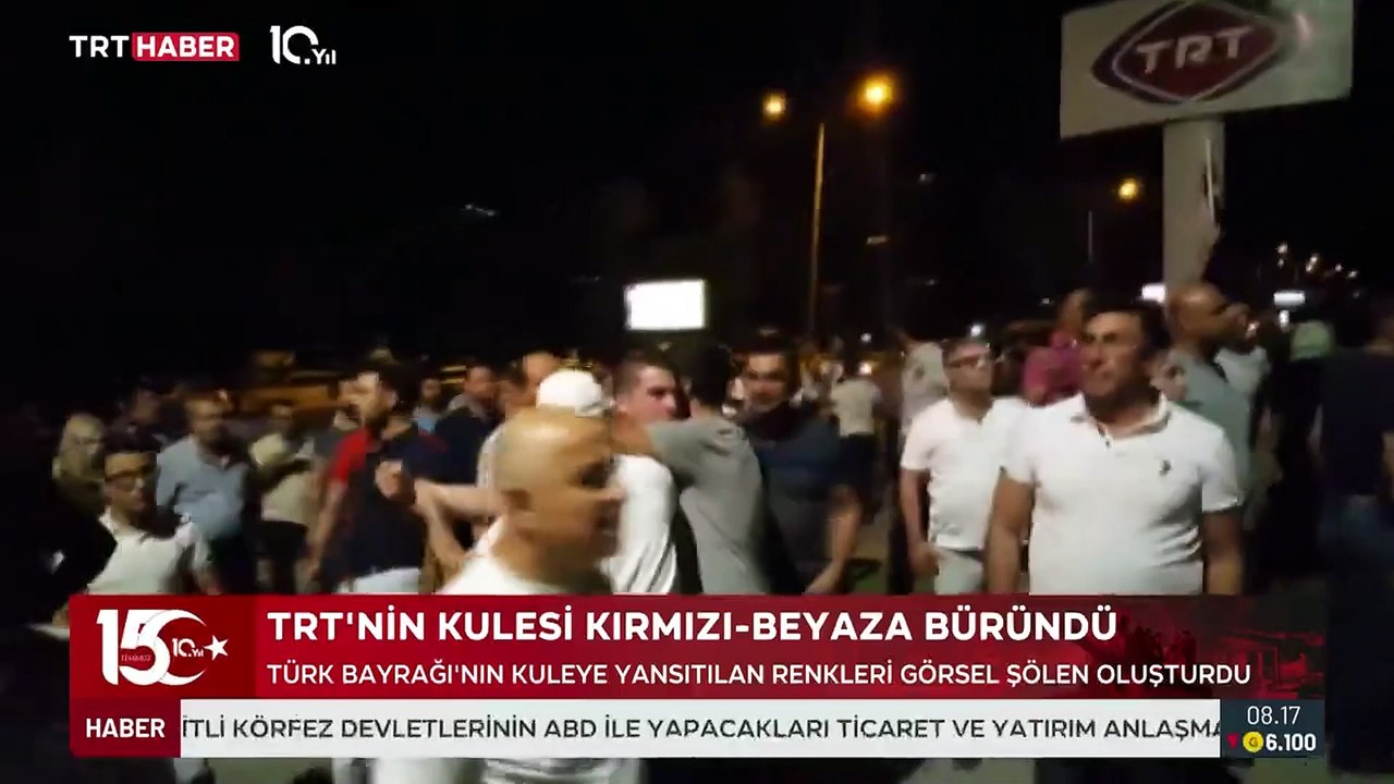 TRT'nin kulesi kırmızı beyaza büründü