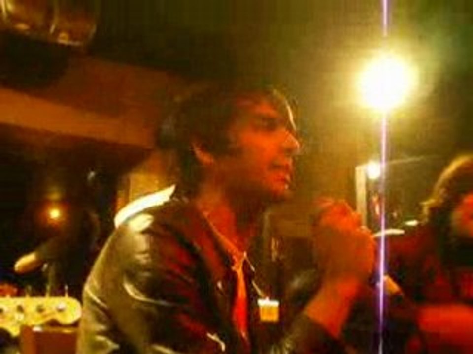 Hushpuppies Packt up like sardines in a crushtin box live