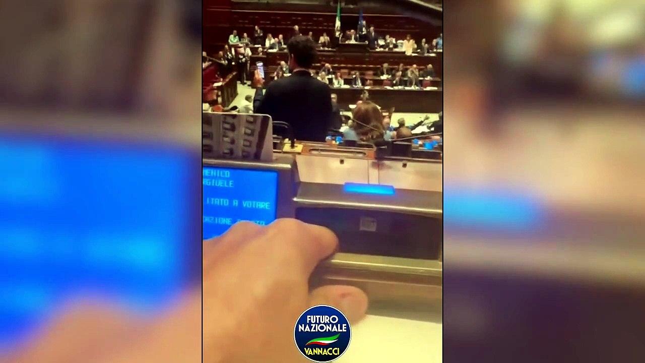 Legge elettorale e franchi tiratori, i “Vannacciani’ si filmano mentre votano
