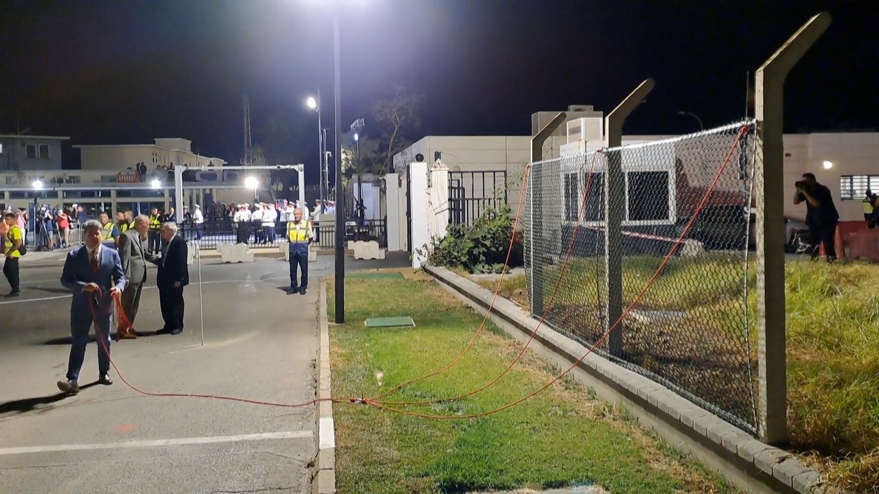 Así ha sido la caída de "La verja" que separaba Gibraltar y España