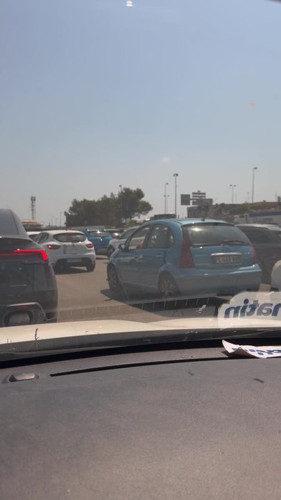 Un important bouchon se forme sur l'A8 au niveau du péage d'Antibes ce mercredi 15 juillet 2026
