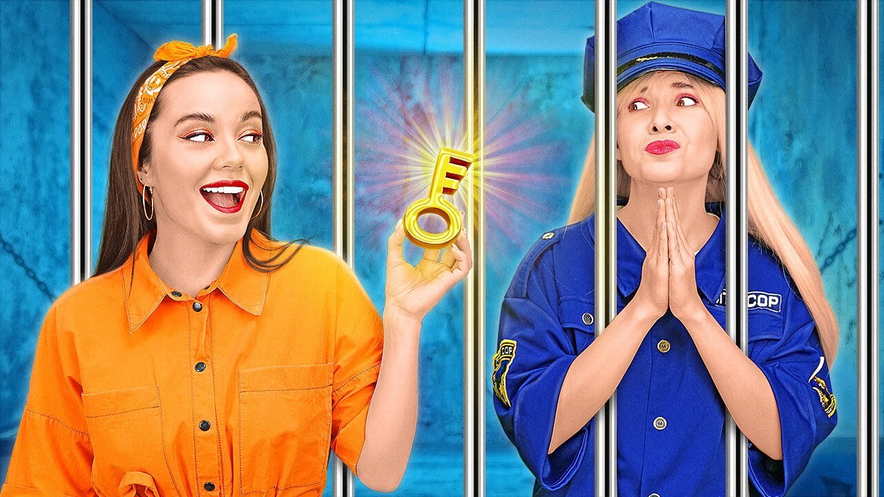 JOCK AGAINST NERD STUDENT IN PRISON || Pranks And Magic Challenge In Jail
