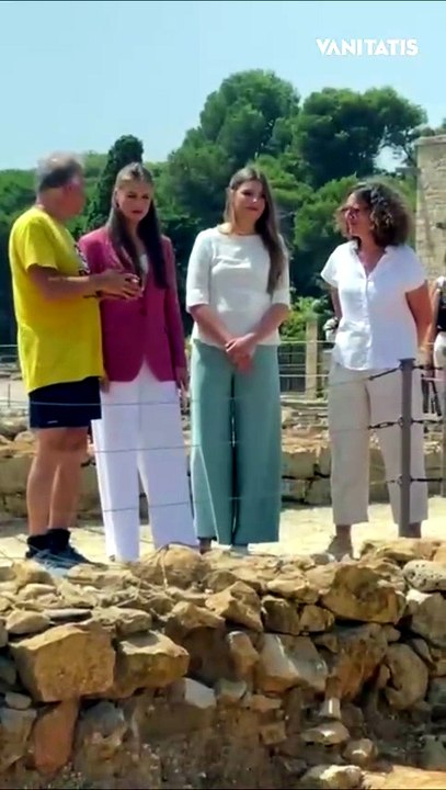 Leonor y Sofía visitan Empúries