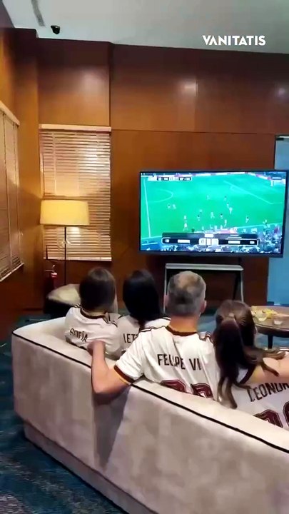 El vídeo de los Reyes, Leonor y Sofía celebrando con camisetas de la Selección el histórico pase de España a la final del Mundial