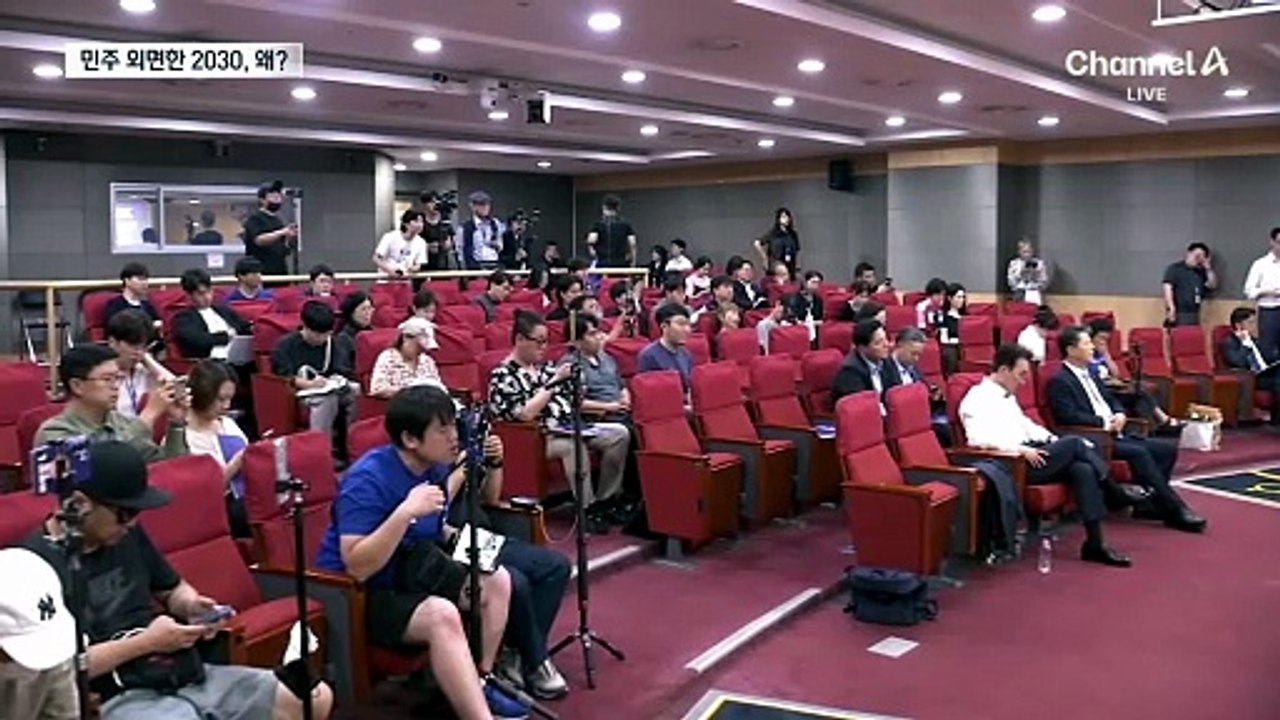 “지금껏 한 일은 지원금 투하” 2030 비판 봇물