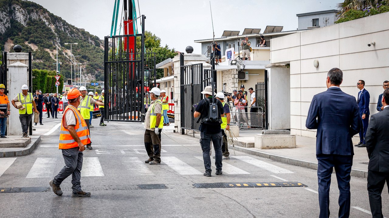Sánchez celebra la destrucción de la Verja de Gibraltar: "Estamos haciendo historia de la buena"