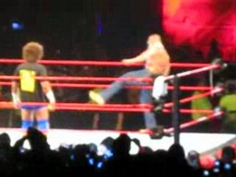 Entrada Batista Arena Santiago WWE Raw 2-7-08