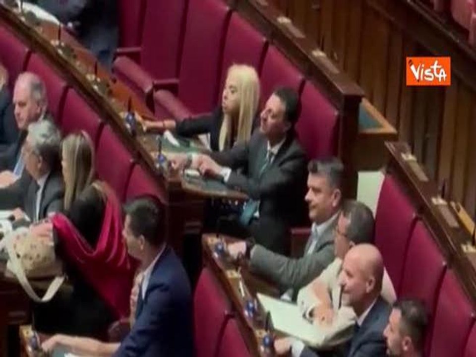 "Partiti padroni? No, cittadini sovrani". I cartelli dei vannacciani in Aula dopo No a preferenze