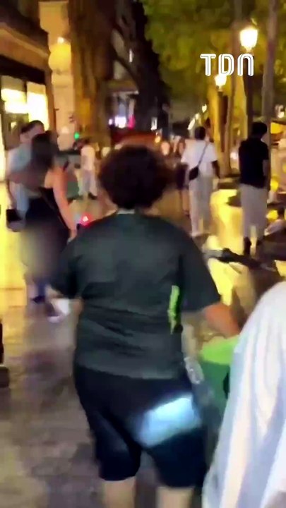 Hamza s'en prend à une jeune femme sur les Champs-Élysées