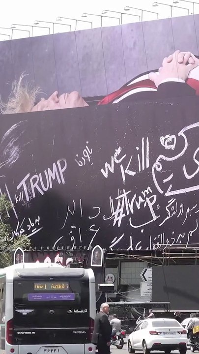 Massive billboard depicting Trump dead erected in Tehran