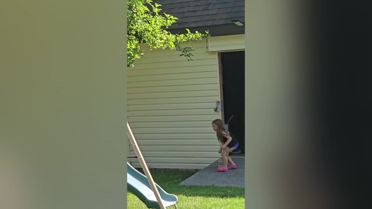 Young Girl Hand-feeds Trusted Deer in Heartwarming Backyard Encounter