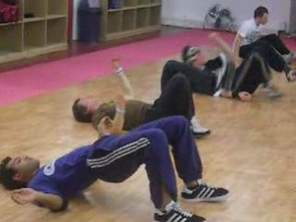 Breakdance class - headswipes