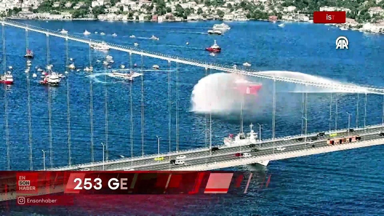 İstanbul Boğazı'nda 15 Temmuz şehitleri anısına 253 gemilik deniz korteji