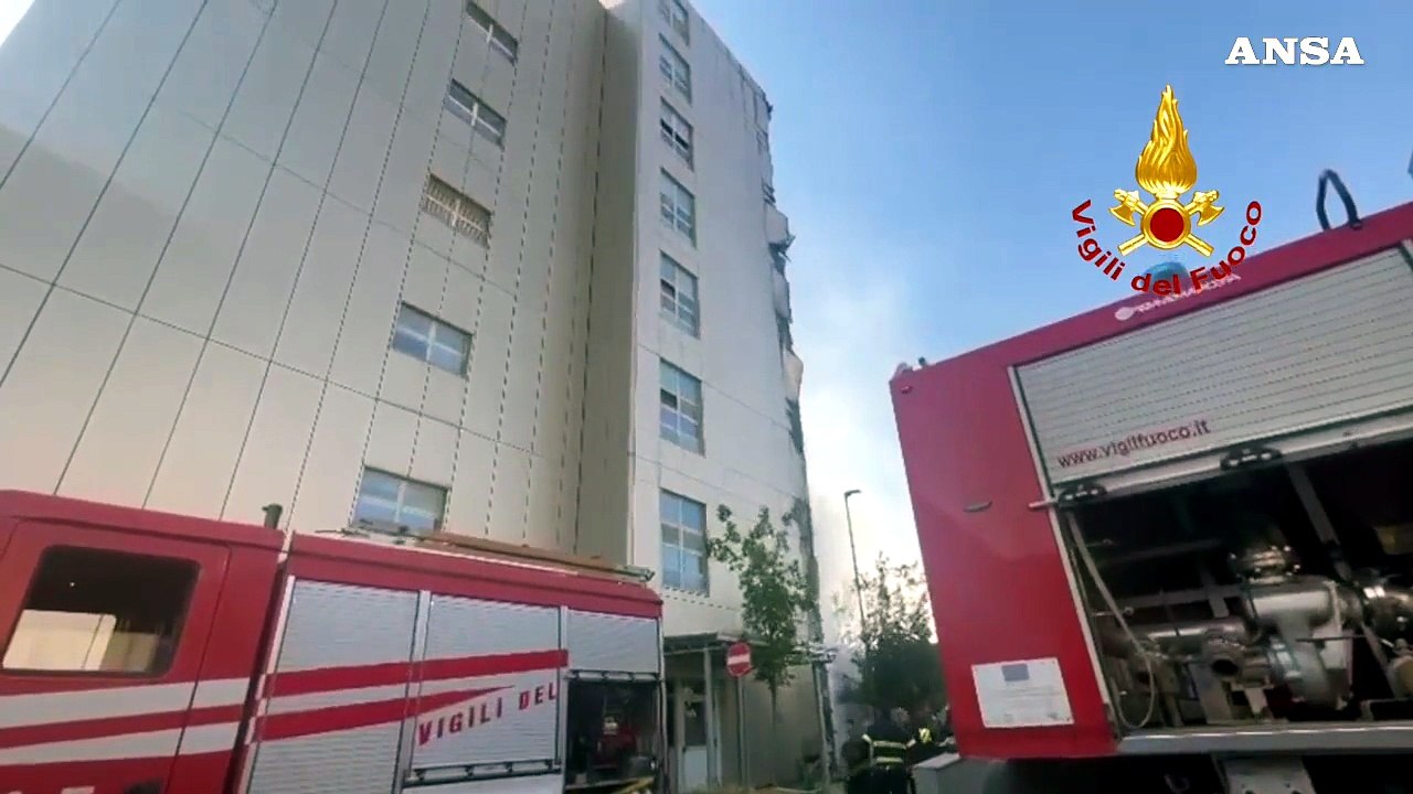 Napoli, incendio all'Ospedale del Mare: fumo e paura ma nessun ferito