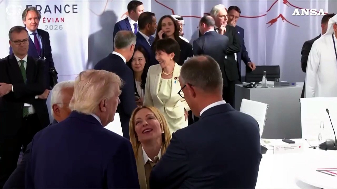 Siparietto Trump-Meloni al G7, la premier: "Siamo sempre stati amici"