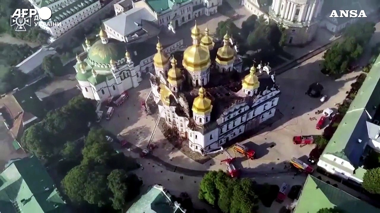 Kiev, le immagini aeree della cattedrale patrimonio Unesco dopo l'attacco russo