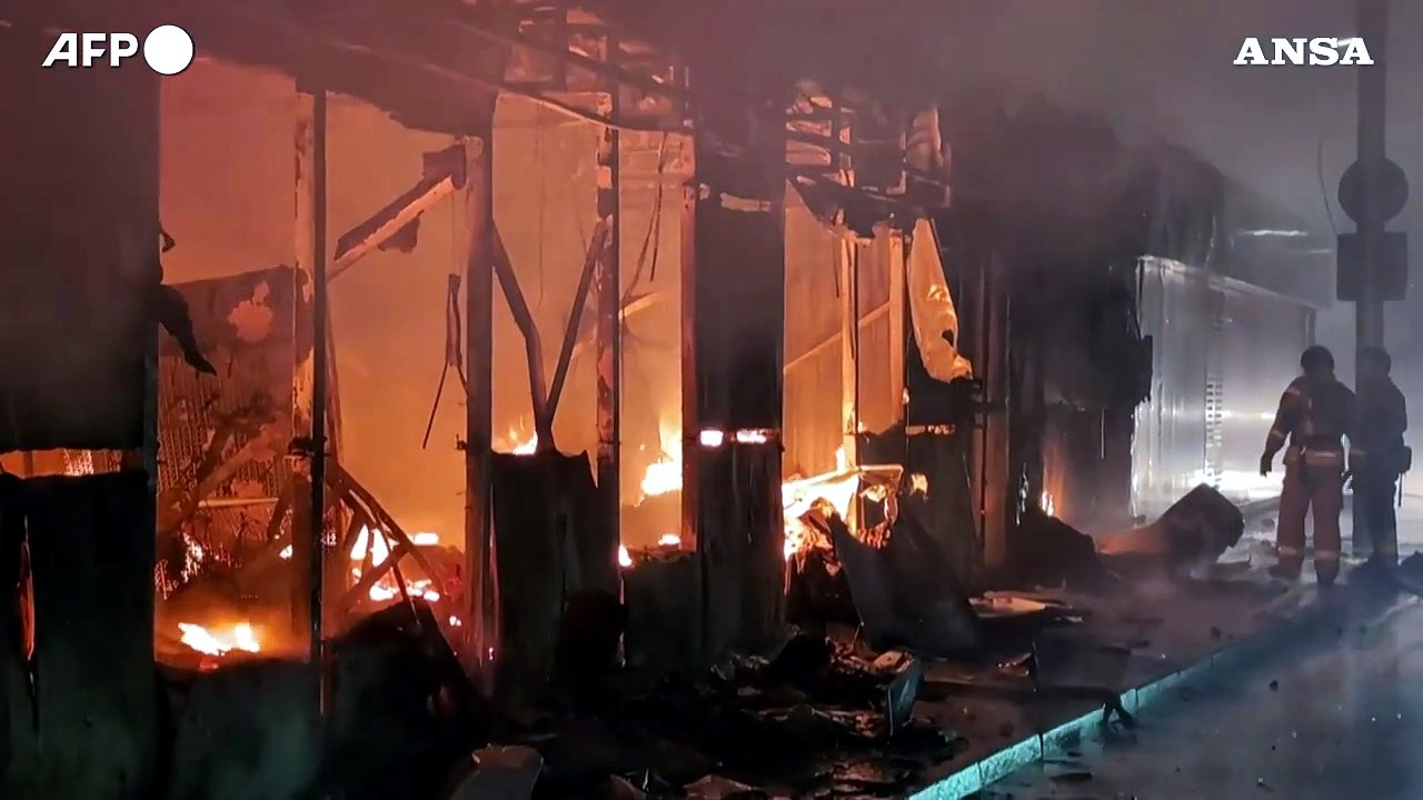 Missili e droni russi su Kiev, vittime e feriti