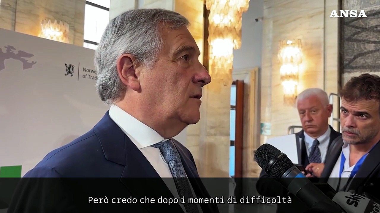 Tajani sull'offerta Intesa-Mps: "Nostro sistema bancario vivace e piu' forte dopo crisi"