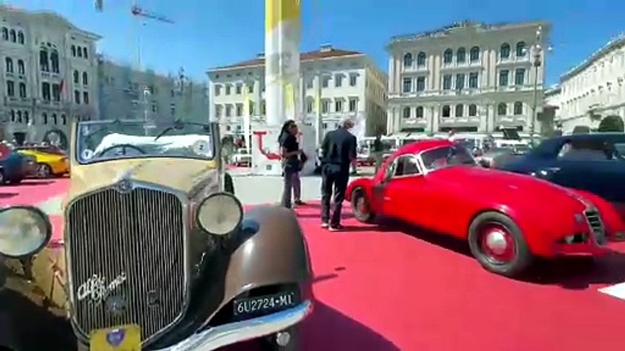 In piazza Unità a Trieste lo spettacolo della Mitteleuropean Race