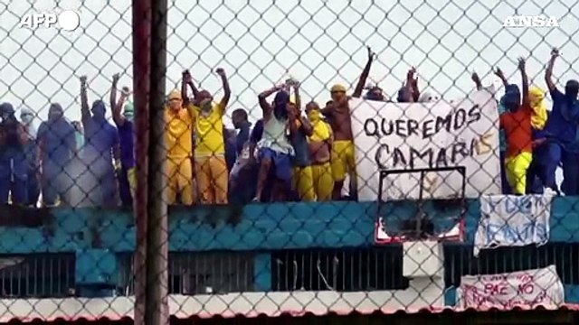 Venezuela, detenuti denunciano torture e prendono il controllo di una prigione