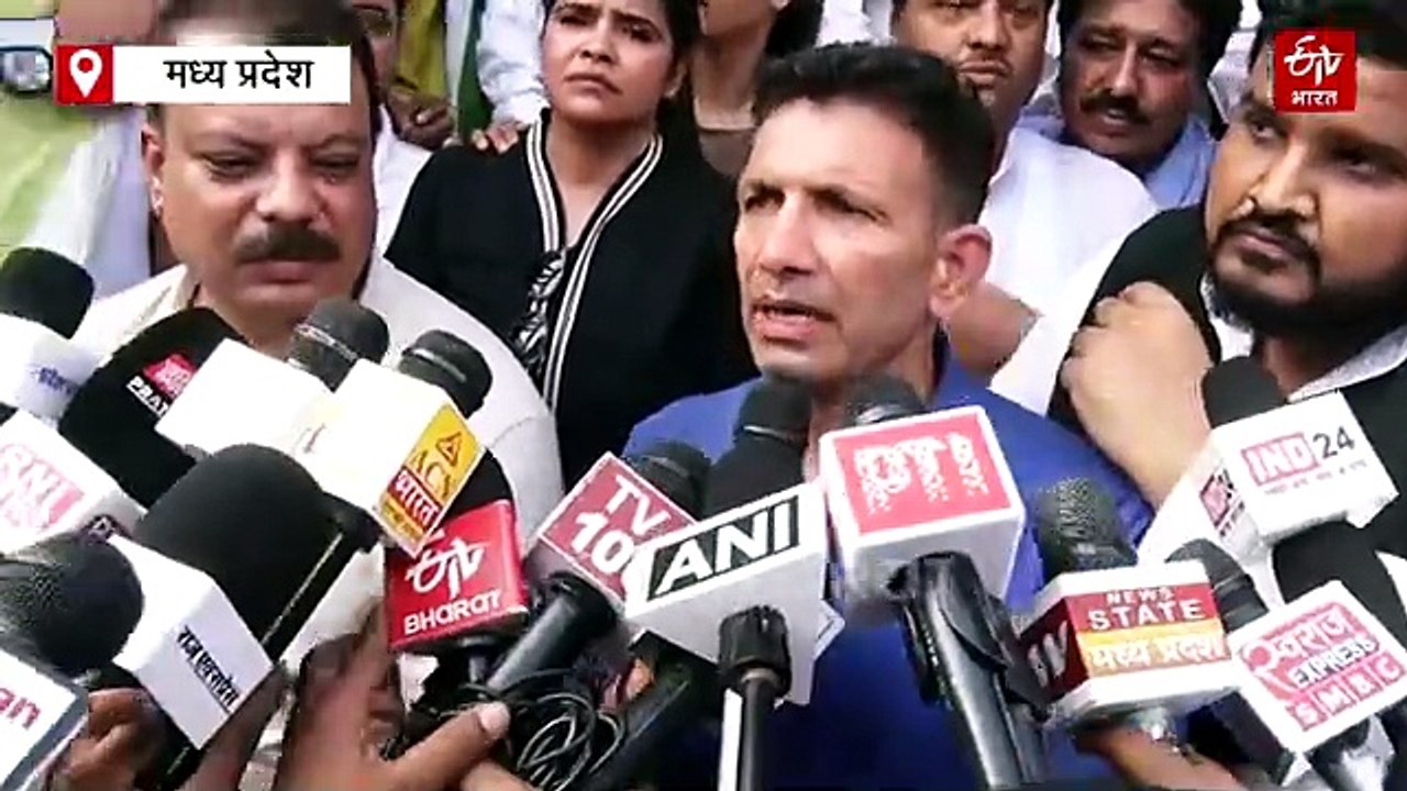 मस्जिद से गूंजी अजान, थम गए जीतू पटवारी के बोल, जेन-Z साइकिल यात्रा में जुटे हजारों कार्यकर्ता