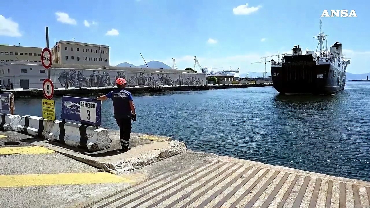 Napoli, al porto un murale dedicato a chi partiva per New York in cerca futuro