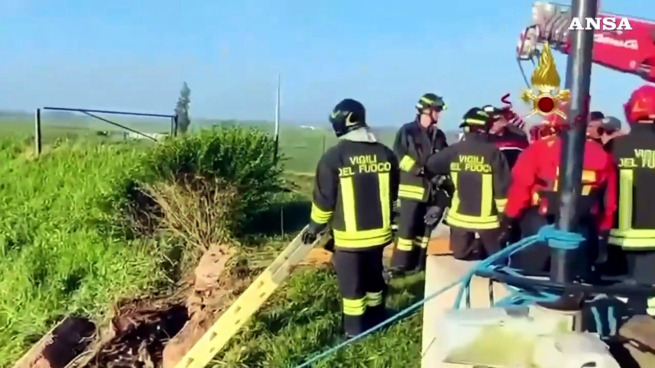 Minivan in un canale, morti il conducente e due giovani lavoratori