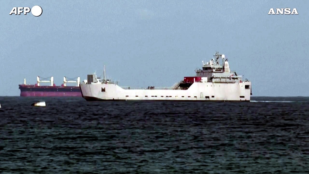 Nave dell'Idf entra nel porto di Ashdod con a bordo gli attivisti della Flotilla