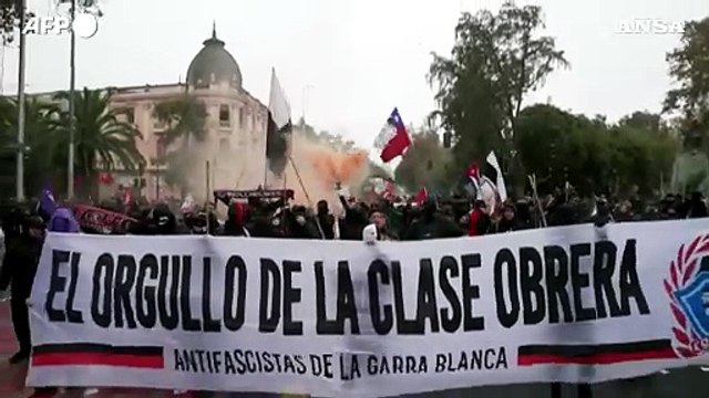 Primo Maggio in Cile, scontri fra manifestanti e forze dell'ordine