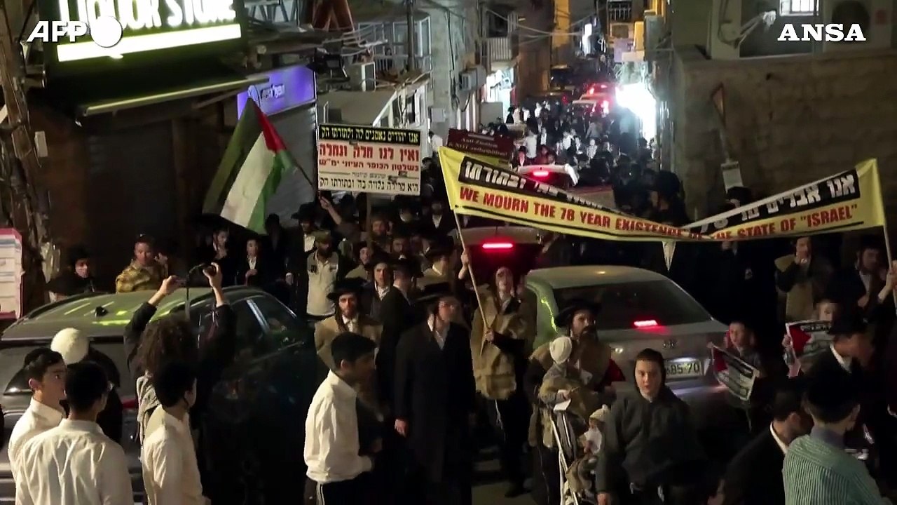 Ebrei ultraortodossi manifestano contro Israele nel giorno dell'Indipendenza