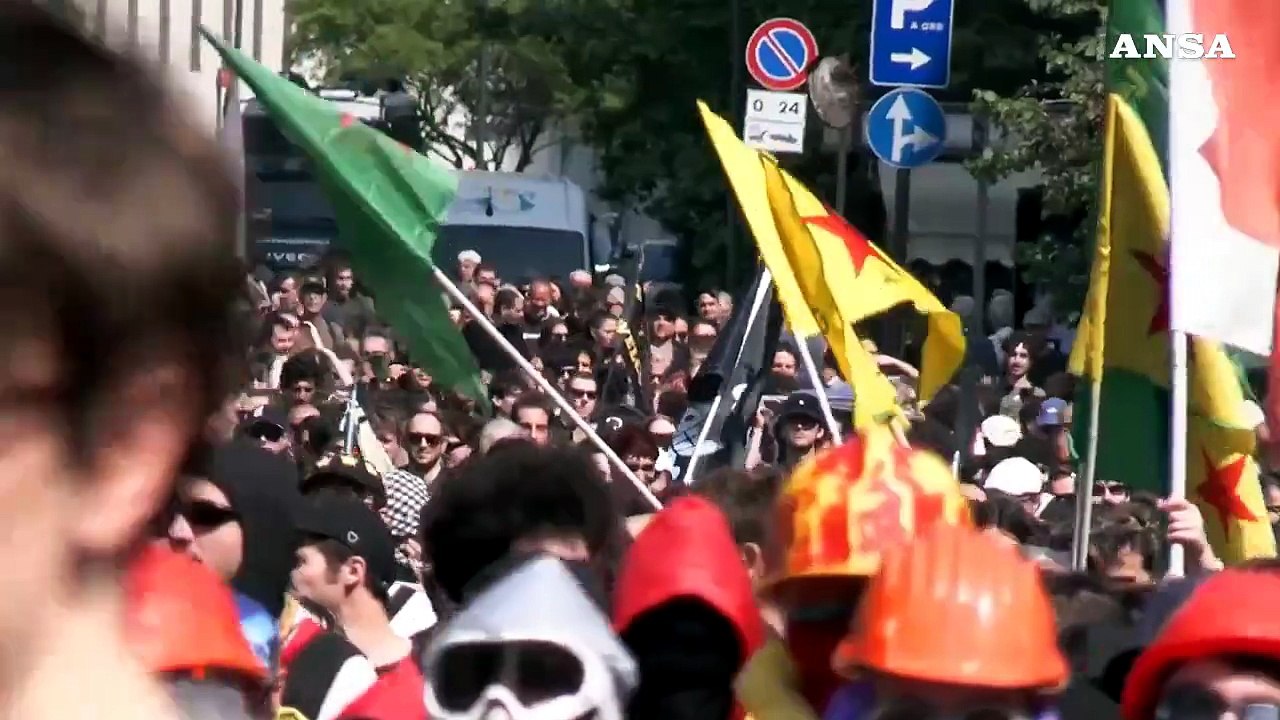 Milano, tensioni al corteo contro il raduno dei...