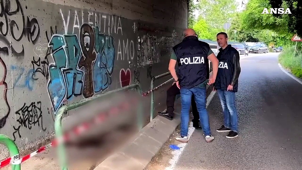 Uomo morto in strada per ferite da accoltellamento a Padova
