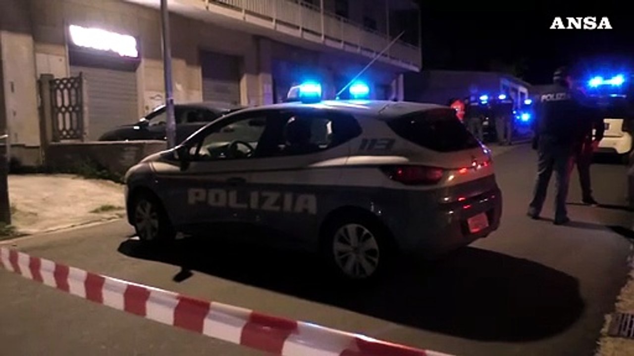 Donna si getta dalla finestra con 3 figli, morti mamma e 2 bimbi