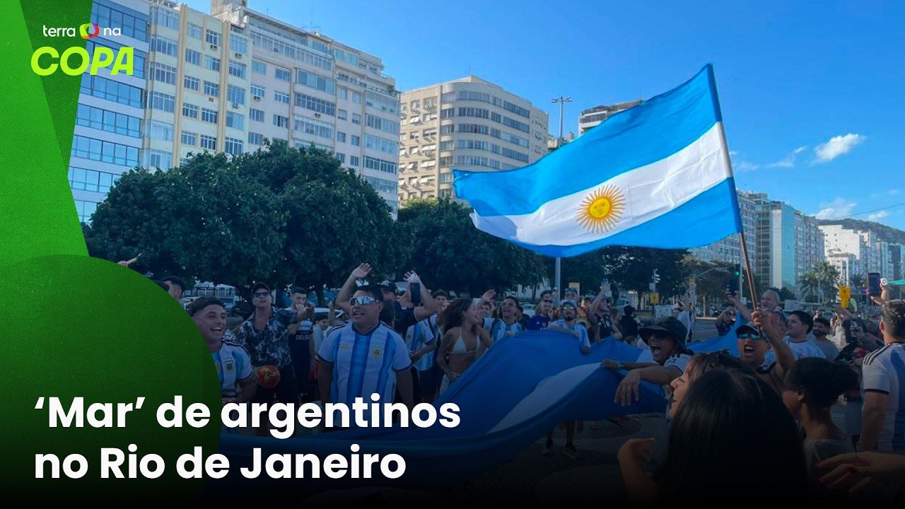 Torcida da Argentina ‘pinta’ Copacabana de azul e branco em festa antes de duelo com a Inglaterra